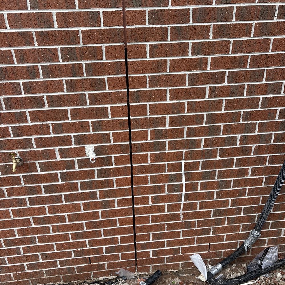 Articulation joint in brickwork not carried up the full height of the wall, found during a fixing inspection in Werribee
