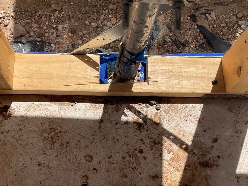 Bottom plate cut through in a loadbearing wall with no approved fix across the gap, Werribee
